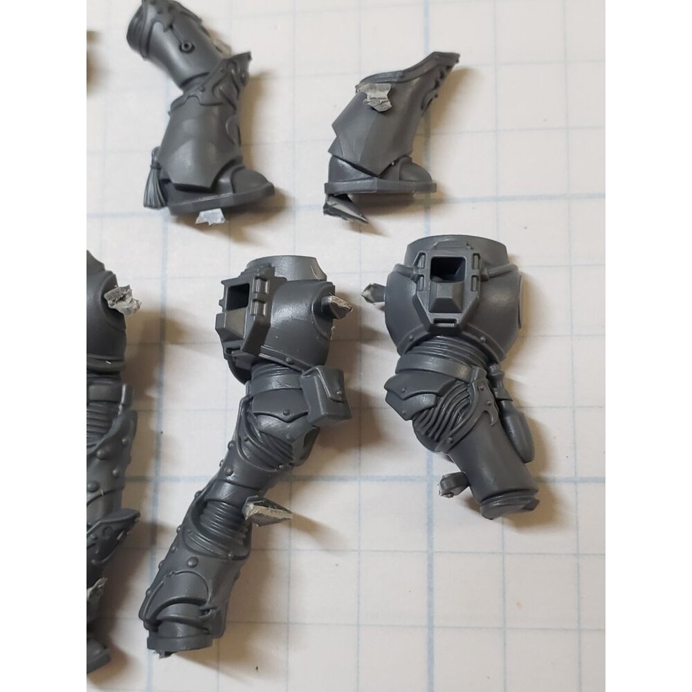Warhammer 40K Emperors Children Bits Tormentor Infractor Armored Torso Legs x4 - Picture 4 of 8